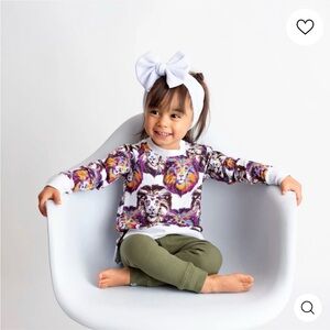 Ain’t No Lion Vibrant Crew Neck Sweatshirt